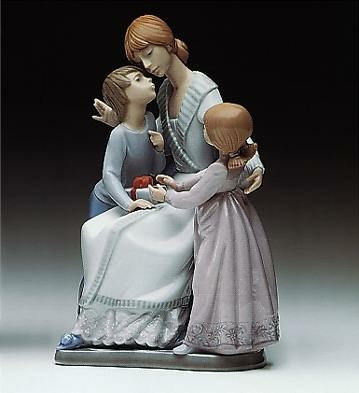 Mothers Day 1989-98 by Lladro Image is watermarked for copyright protection and is not present on the actual art work.