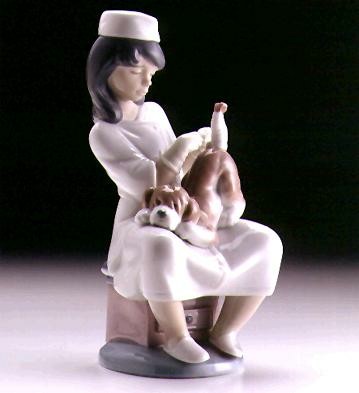 Little Veterinarian 1997-99 by Lladro Image is watermarked for copyright protection and is not present on the actual art work.
