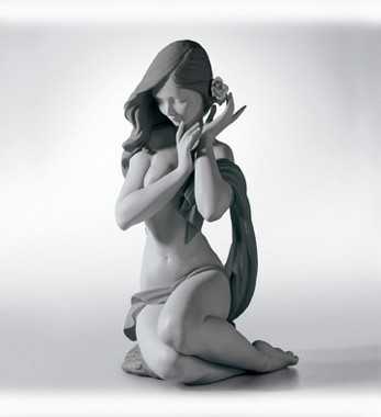 Subtle moonlight by Lladro Image is watermarked for copyright protection and is not present on the actual art work.