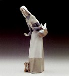 Lladro Girl_with_loaf_basket_1969-89&nbsp;1034G 