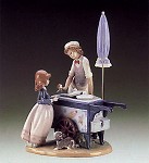 Lladro Icecream_vendor_1985-95&nbsp;5325G 