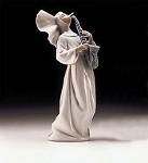Lladro Sister_with_saxaphone_usa_1997-99&nbsp;6404G. 