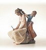 Little Hairdresser 2001-03 by Lladro