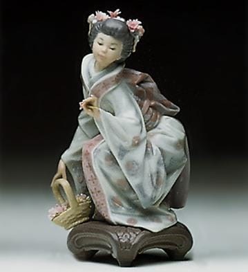 Lladro Yuki Porcelain Figurine