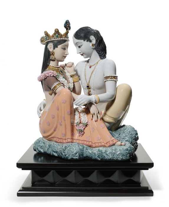 Lladro Divine Love Couple Porcelain Figurine