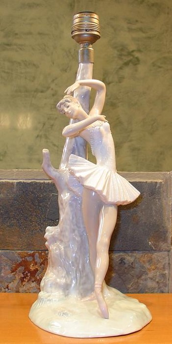 Lladro Colombine (Lamp) Porcelain Figurine