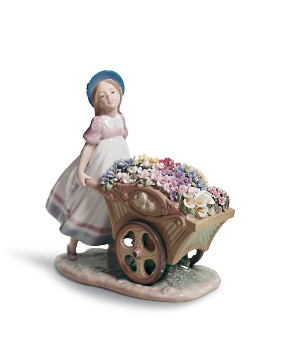 Lladro LOVE'S TENDER TOKENS Porcelain Figurine