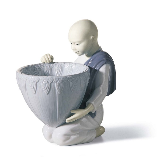 Lladro Potpourri Offer (Blue) Porcelain Figurine