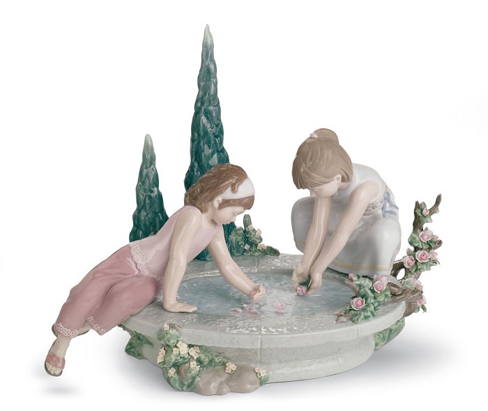Lladro PETALS IN THE POND Porcelain Figurine