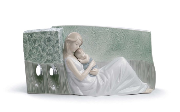 Lladro A Tender Caress Porcelain Figurine