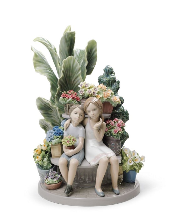Lladro Secrets in The Park Porcelain Figurine