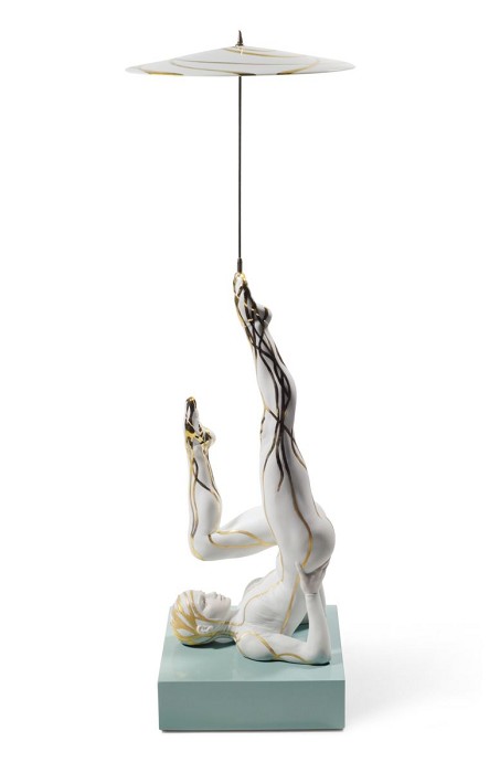 Lladro BALANCER WITH PARASOL Porcelain Figurine