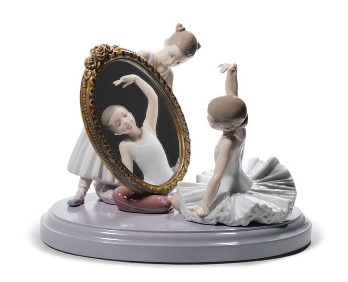 Lladro My Perfect Pose Porcelain Figurine