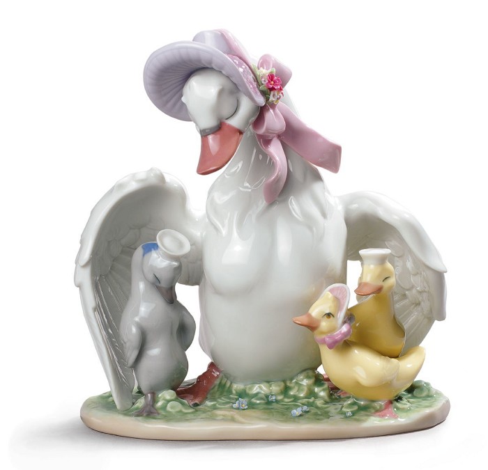 Lladro THE UGLY DUCKLING Porcelain Figurine