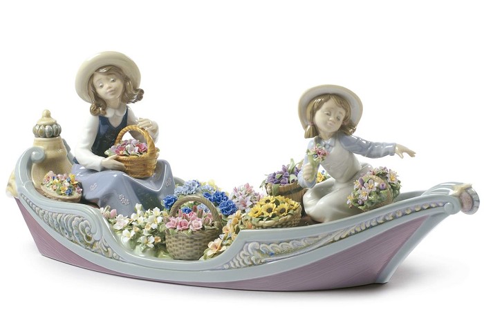 Lladro Flowers Forever Porcelain Figurine