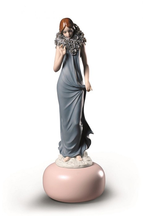 Lladro Haute Allure Sophisticated Elegance Woman Porcelain Figurine