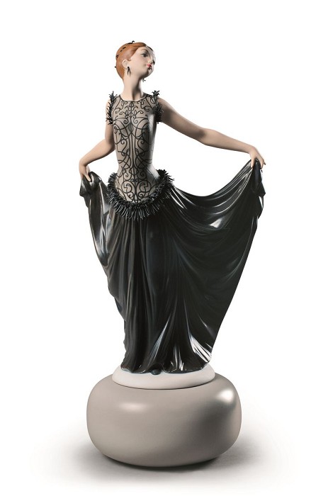 Lladro Haute Allure Exquisite Creation Porcelain Figurine