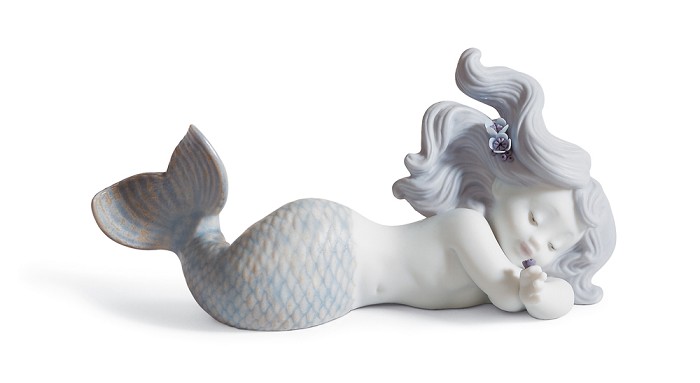 Lladro DAY DREAMING AT SEA Porcelain Figurine