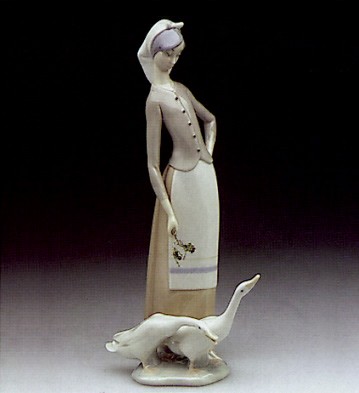 Lladro Girl With Geese 1969-95 Porcelain Figurine