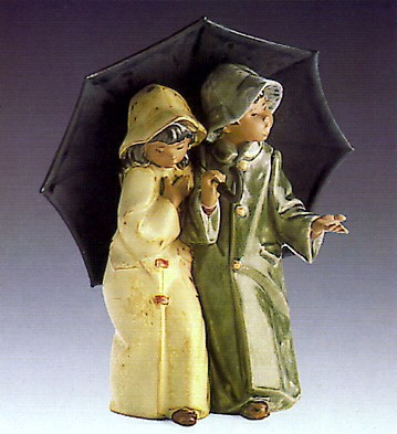 Lladro Under The Rain 1978-89 Porcelain Figurine