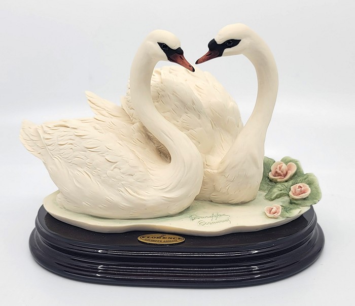 Giuseppe Armani Pair Of Swans Sculpture