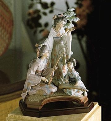 Lladro Oriental Music Le5000  1986-2002 Porcelain Figurine