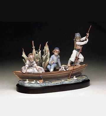 Lladro Valencian Cruise 1991-98 Porcelain Figurine