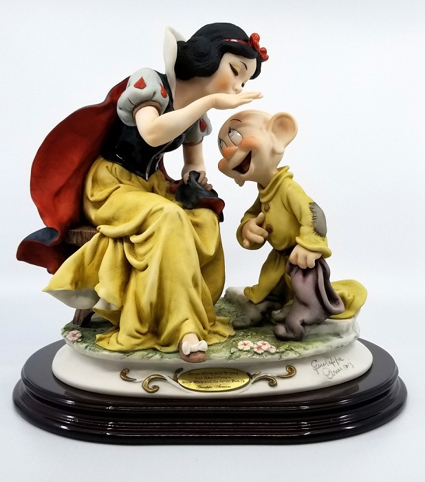 Giuseppe Armani Snow White Kissing Dopey Artist Signed Sculpture