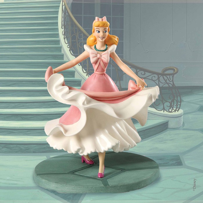WDCC Disney Classics Cinderella Isn't it Lovely? Do you like it?  