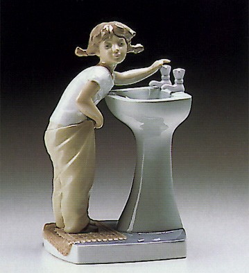 Lladro Clean Up Time 1973-93 Porcelain Figurine