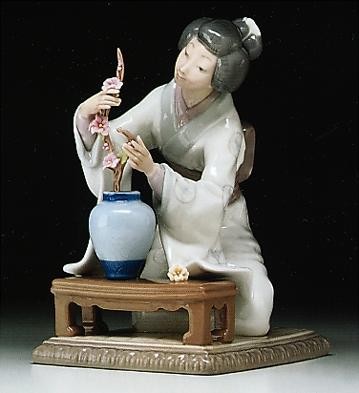 Lladro Oriental Girl 1973-97 Porcelain Figurine