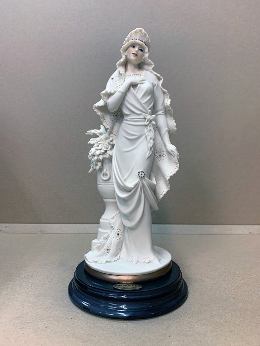Giuseppe Armani Bride With Flower Vase 