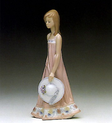 Lladro Sara Porcelain Figurine