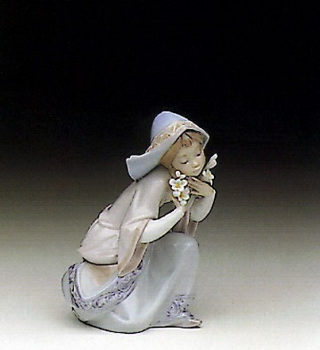 Lladro Little Virgin 1991-94 Porcelain Figurine