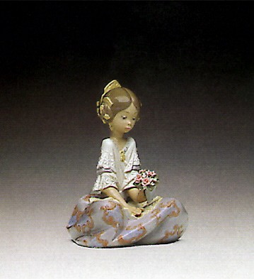 Lladro Serene Valencia 1992-94 Porcelain Figurine