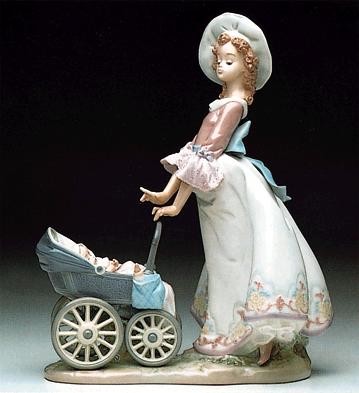 Lladro Sisters Pride 1992-96 Porcelain Figurine