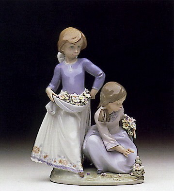 Lladro Friendship In Bloom 1992-97 Porcelain Figurine