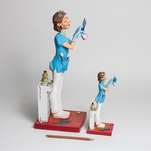 Guillermo Forchino The Lady Dentist Special Edition Comical Art Sculpture