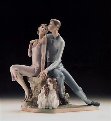Lladro Sweethearts Porcelain Figurine