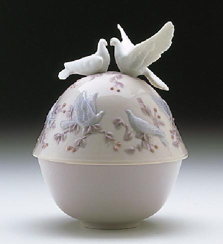 Lladro Kiss Trinket Box 1997-99 Porcelain Figurine