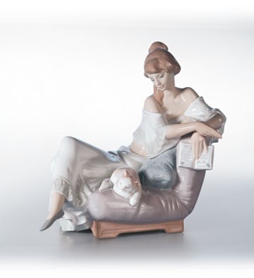 Lladro Reading Companion 2001-02 Porcelain Figurine