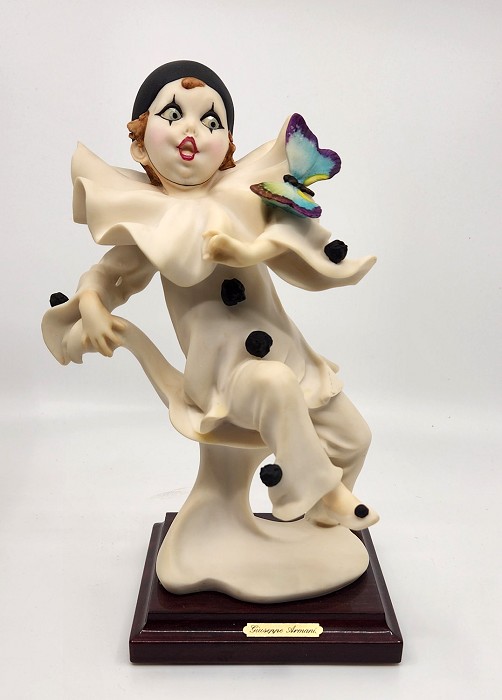 Giuseppe Armani SMALL PIERROT WITH BUTTERFLY Sculpture