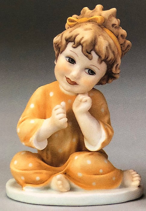 Giuseppe Armani SITTING GIRL WITH HANDS ON CHEST Sculpture