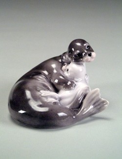 Giuseppe Armani SEAL WITH BABY Sculpture