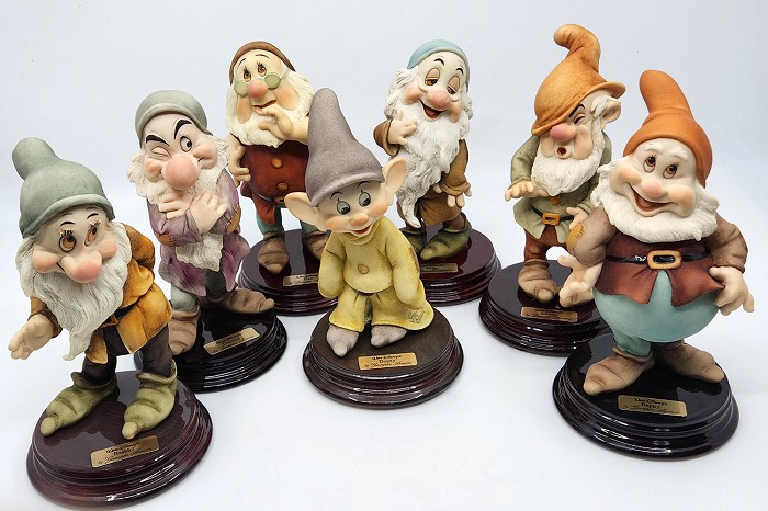 Giuseppe Armani Seven Dwarfs Set Sculpture