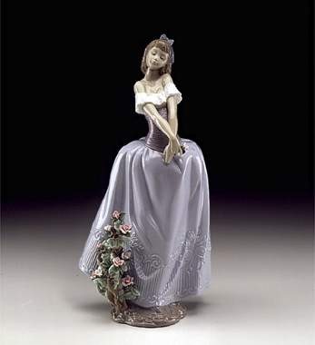 Lladro Lady In Love Porcelain Figurine