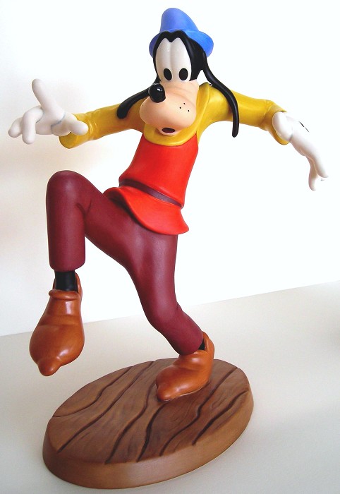 WDCC Disney Classics Mickey and The Beanstalk Goofy Tread Lightly Porcelain Figurine