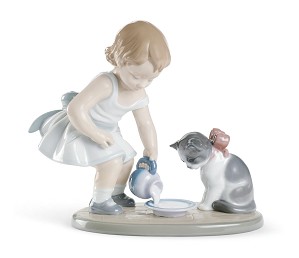 Lladro-Kitty's Breakfast Time