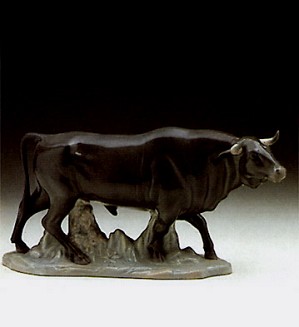 Lladro-Bull With Head Up 1969-75