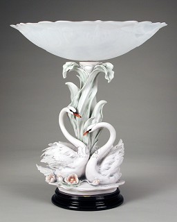 Giuseppe Armani-The Swans With Flowers Centerpiece